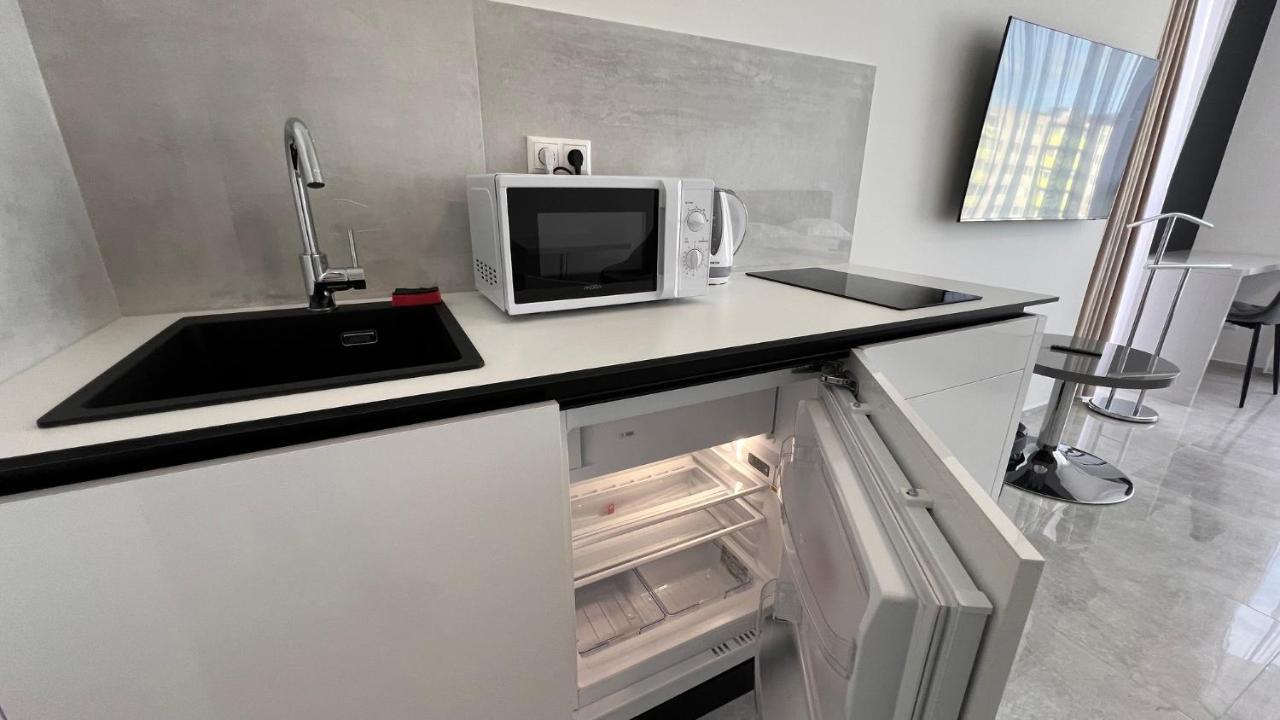 Air Conditioned 1 Room Apartment Vienna Gate, 2 Bratislava Exterior foto