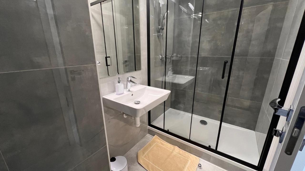Air Conditioned 1 Room Apartment Vienna Gate, 2 Bratislava Exterior foto